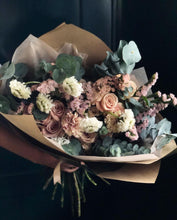 Cargar imagen en el visor de la galería, Silvātica Roses